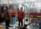 Kanit Sabhara Polsek Batujaya bersama Anggotanya melaksanakan Patroli Prekat serta Cegah Pencurian dan Pembobolan di Minimarket