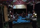 Anggota Polsek Batujaya Sambangi Masyarakat Batujaya untuk melaksanakan Kegiatan Ngawangkong dimalam hari