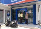 Anggota Polsek Tirtajaya laksanakan Patroli Prekat di Bank BRI Unit Pisangsambo guna mengantisipasi terjadinya GU Kamtibmas