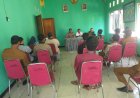Bhabinkantibmas bersama Perangkat Desa Kemiri Hadiri Rapat Minggon Desa Kemiri Kecamatan Jayakerta