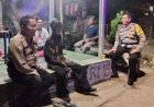 Anggota Połsek Klari Sambangi Poskamling Sampaikan Himbauan dan Pesan Kamtibmas