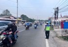 Pelayanan Pagi Unit Lantas Polsek Cikampek Gatur di Depan Sekolah Al hikmah Cikampek 