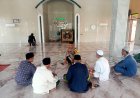 Kapolsek Batujaya melaksanakan Kegiatan Jumat Curhat bersama Masyarakat di Masjid Al-Insan Desa Karyamulya 