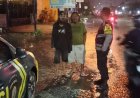 Ciptakan Rasa Aman, Samapta Polsek Klari Patroli Malam dan Sapa Warga di Tepi Jalan
