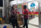 Kanit Sabhara Polsek Batujaya melaksanakan Patroli Prekat serta Cegah Pencurian dan Pembobolan di Minimarket