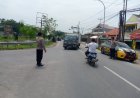 Pastikan Situasi Kamtibmas Aman serta Arus Lalu lintas Lancar,  Personil Polsek Rengasdengklok Laksanakan Patroli sekaligus Gatur Lalu lintas