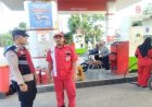 Kunjungi SPBU, Prekat Polsek Banyusari Berikan Rasa Aman
