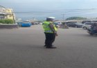Pelayanan Sore Unit Lantas Polsek Cikampek Gatur di Depan Plaza Cikampek 