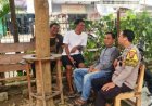 Sambil Ngopi Bareng, Bhabinkamtibmas Polsek Rengasdengklok, Sosialisasikan TPPO Kepada Warga