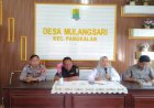 Bhabinkamtibmas Polsek Pangkalan Hadiri Rapat Minggon di Kantor Desa Mulangsari