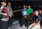 Polsek Rengasdengklok Giat Patroli Dialogis Malam Hari Dan Sambangi Anak Muda Sedang Nongkrong