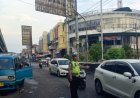 Unit Lantas Polsek Cikampek Gatur Sore Cegah Kemacetan Long Weekend 