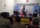 Dekatkan Pelayanan, Si dokkes Polres Karawang Periksa Kesehatan Personel di Polsek Rengasdengklok
