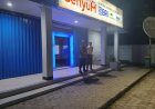 Anggota Polsek Batujaya Sambangi Scurity Bank BRI Unit Batujaya pada malam hari