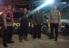 Sambangi Warga Saat Patroli Malam, Personil Polsek Klari Sampaikan Pesan Kamtibmas