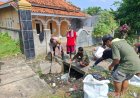 Bersama Masyarakat, Bhabinkamtibmas Laksanakan Aksi Bersih - Bersih Saluran Air (Asih Salira)