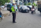 Gatur Lalin Sore Polsek Cikampek Cegah Kemacetan di Bawah Fly Over Cikampek 