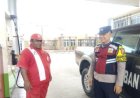 Kunjungi SPBU, Prekat Polsek Banyusari Berikan Rasa Aman