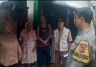 Polisi Penolong Masyarakat": Bhabinkamtibmas Połsek Klari dan Warga Bersihkan Rumah Roboh