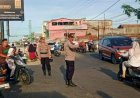 Berikan Pelayanan Maksimal Kepada Pengguna Jalan, Kapolsek Rengasdengklok Laksanakan Gatur Lalin Pagi
