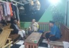 Ajak Harkamtibmas, Personil Polsek Cikampek Aiptu Tarjono Sambang Tokoh Masyarakat Desa Tirtasari 