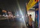 Hari ke-4, Personel Polsek Klari Lakukan Pengaturan Arus Lalu Lintas Malam di Pospam Kosambi