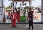 Kunjungi SPBU, Prekat Polsek Banyusari Berikan Rasa Aman