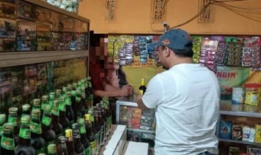 Kring Serse Polsek Banyusari Datangi Toko Jamu Temukan Miras 2 Botol Kecil