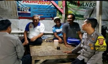 Bhabinkamtibmas Polsek Rengasdengklok Ngawangkong Bersama Petugas Ronda Satkamling Desa Amansari