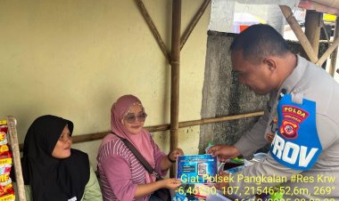 Polisi di Pangkalan Lakukan Sosialisasi Pengaduan Cepat Propam Polri kepada Warga
