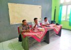 Hadiri Rapat Minggon Desa Jayamakmur Bhabinkamtibmas Polsek Rengasdengklok, Sampaikan Pesan Kamtibmas