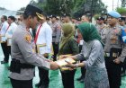 Polres Karawang Gelar Upacara Pemberian Penghargaan Personel Polres Karawang Dan Masyarakat Yang Berprestasi