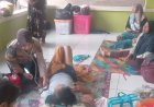 Polres Karawang Hadir Beri Layanan Kesehatan bagi Warga Terdampak Banjir Karangligar