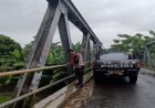 Bhabinkamtibmas Polsek Banyusari melaksanakan Pengecekkan Debit Air di Sungai Desa Gembongan