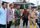 Perkuat Sinergitas, Personil Polsek Rengasdengklok bersama Anggota Koramil monitoring Banjir di Desa Binaan