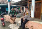 Personil Polsek Cikampek Aiptu Dede Sudiana Sambang DDS Warga Desa Kertawaluya Ajak Harkamtibmas 