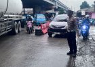 Pelayanan Pagi Polsek Cikampek Cegah Kemacetan di Bawah Fly Over 