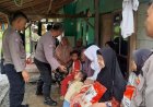 Wujud Kepedulian Polri, Bhabinkamtibmas Desa Klari Dampingi KBO Binmas  Polres Karawang Salurkan Bantuan Kapolda