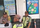Berikan Himbauan Kamtibmas, Bhabinkamtibmas Aiptu H. Karna Ngobrol Bareng Anggota Linmas Desa Binaan