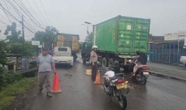 Antisipasi Kemacetan Akibat Mobil Mogok, Unit Lantas Polsek Jatisari Sigap Lakukan Pengaturan Lalu Lintas ‎