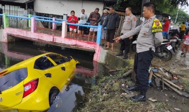 Polres Karawang Tangani Kecelakaan Lalu Lintas di Rengasdengklok, Korban Dilarikan ke Rumah Sakit