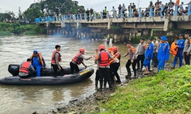 Pencarian Hari Kedua Korban Tenggelam di Sungai Kalimalang Ciampel Masih Berlangsung