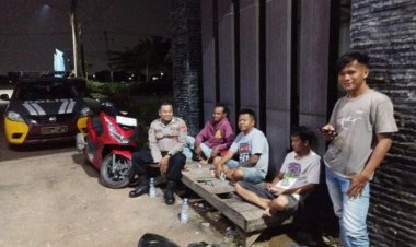 Jaga Lembur Personil Polsek Purwasari Polres Karawang Sambangi Poskamling