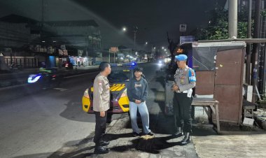 Patroli Malam Minggu Polsek Cikampek Cegah C3 dan Tawuran di Jalan A.Yani 