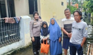 Panit Binmas Polsek Rengasdengklok Sambang Sekaligus Monitoring Warga Terdampak Banjir