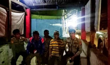 Sambangi Petugas Ronda, Patroli Prekat Polsek Rengasdengklok Lakukan Ngawangkong