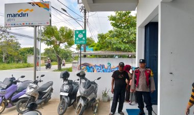 Anggota Polsek Batujaya melaksanakan Patroli Prekat dan Ciptakan Keamanan Bank Mandiri Unit Batujaya