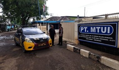 Sambang Perusahaan Unit Patroli Połsek Klari Sampaikan Pesan Kamtibmas Kepada Satpam